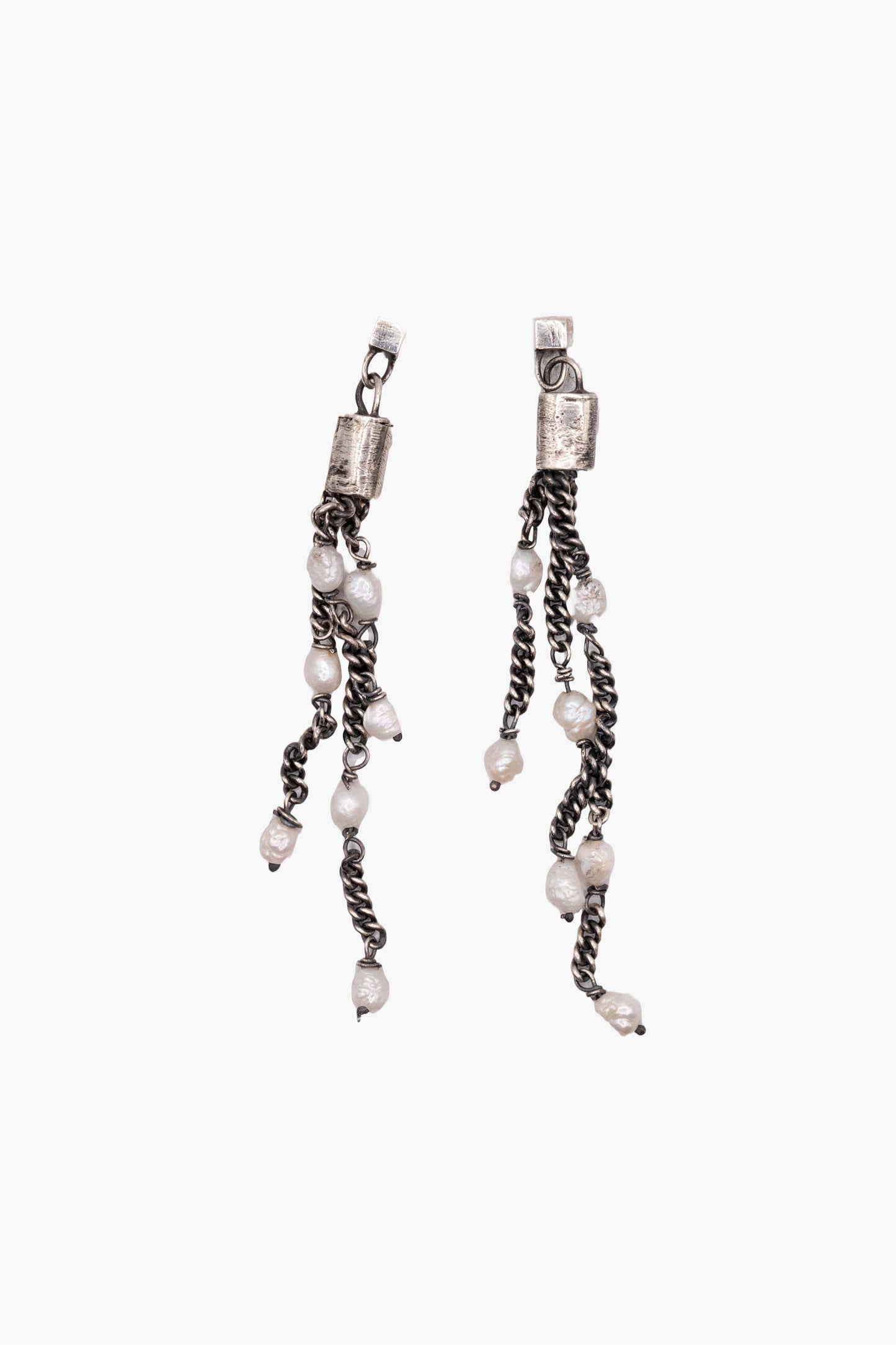 ED22 Pearl with Chin earring