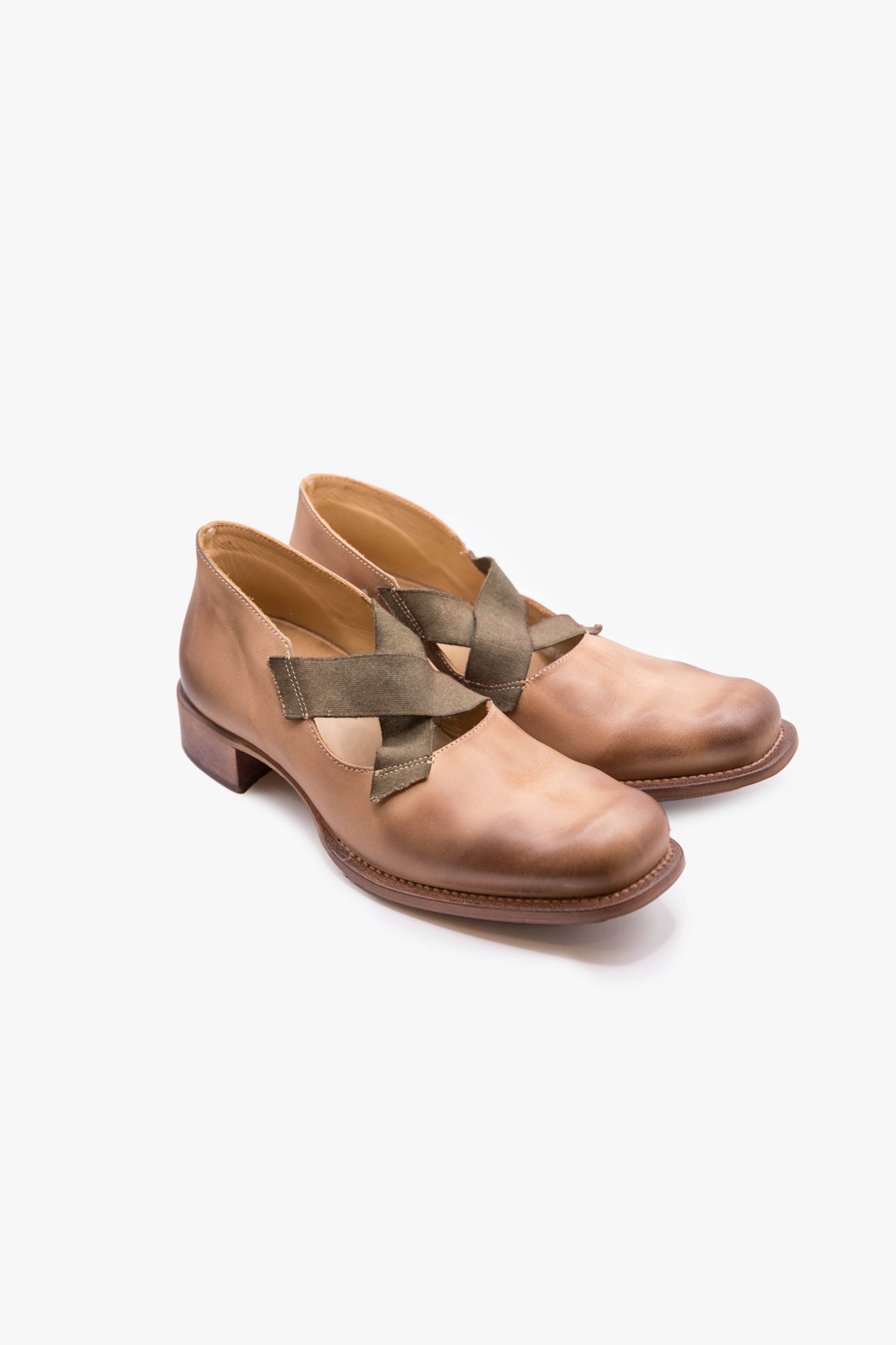 Square shoes with two elastic