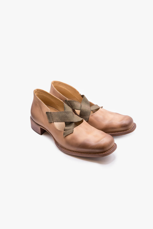 Square shoes with two elastic