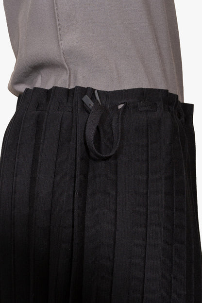NARROW PLEATS CAPE-SKIRT