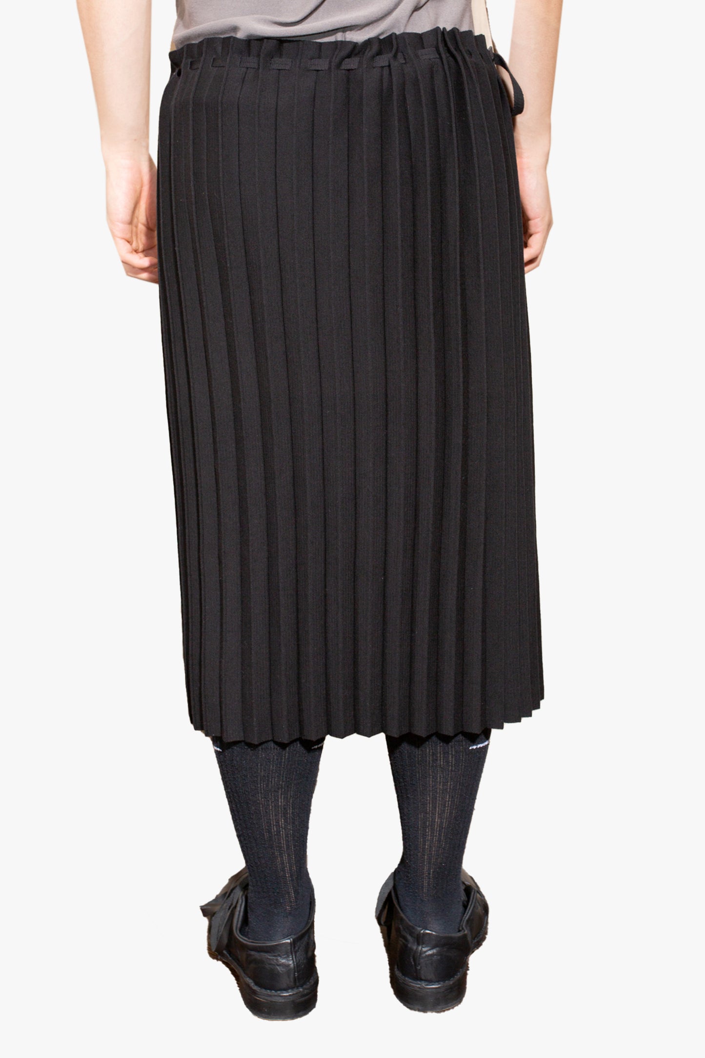 NARROW PLEATS CAPE-SKIRT