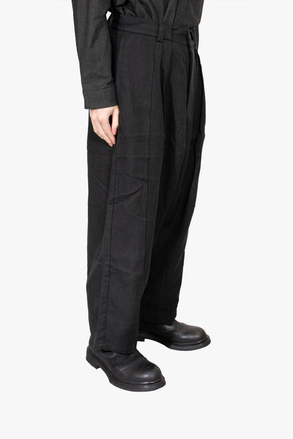 Embossed double pleats trousers