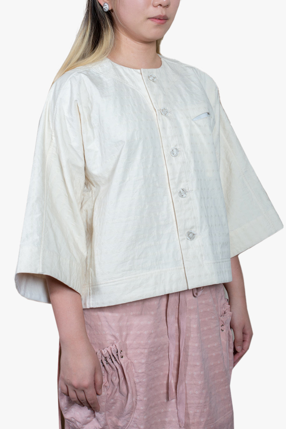 Mid- sleeve short jacket