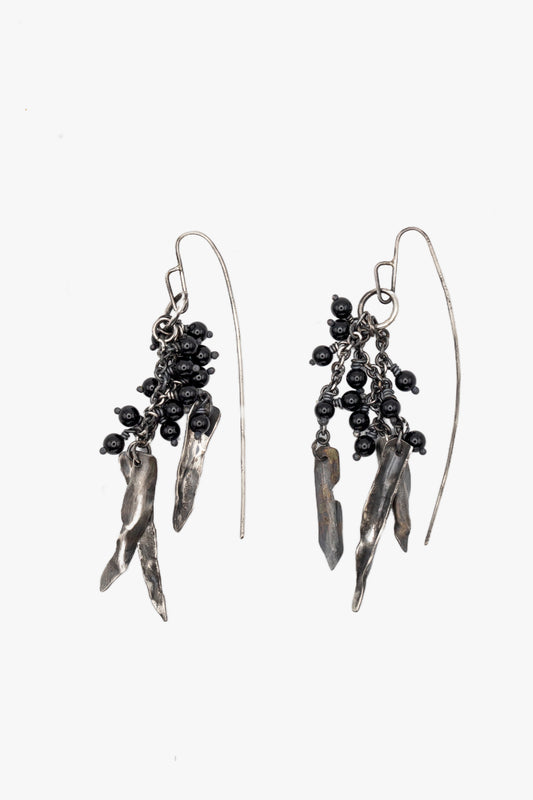 EX08 sticky earring pearl black stone
