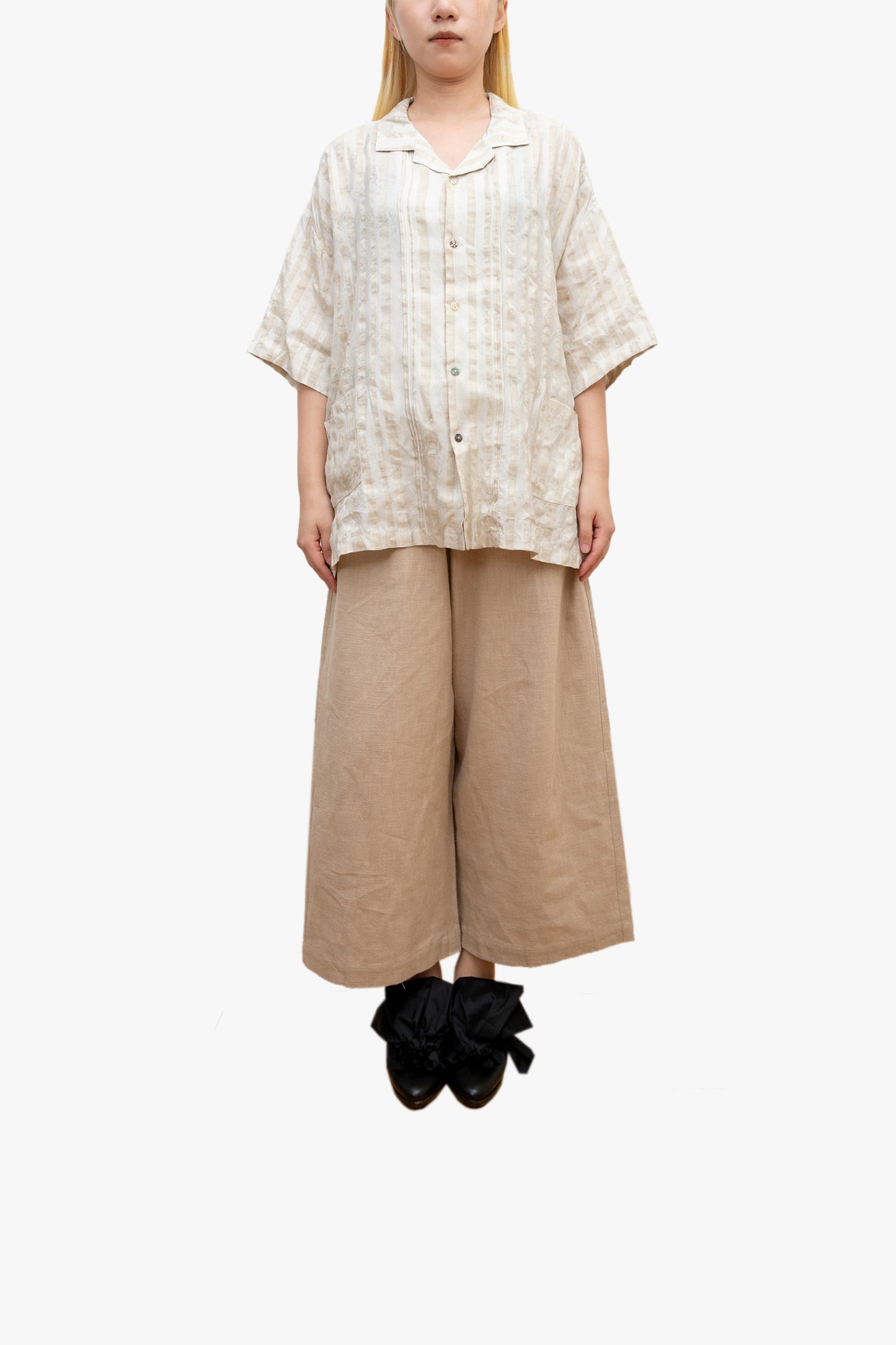 Le KAYURI embroidery short shirt Beige