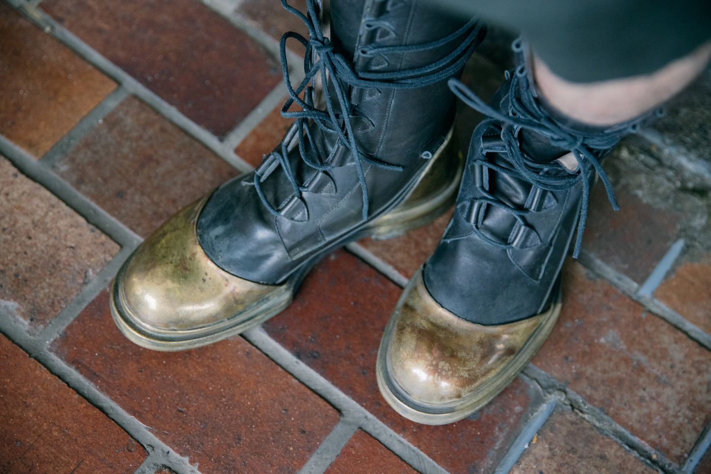 Metal Hel Boots